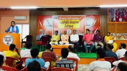 সিউড়ি ১: সিউড়ির বিজেপি জেলা কার্যালয়ে নরেন্দ্র মোদির সরকারের ১১ বছর পূর্তি উদযাপন নিয়ে বিশেষ বৈঠকের আয়োজন