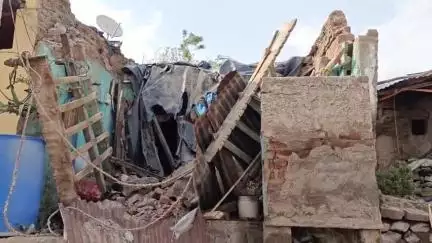नंदुरबार: अवकाळी पाऊस वादळी वाऱ्यात शनिमांडळ खर्देसह अन्य गावात आ.डॉ. विजयकुमार गावित यांची नुकसानग्रस्त भागात पाहणी