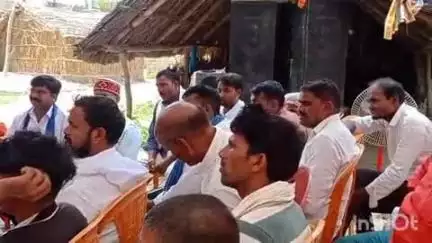 कैसरगंज: गोंदौरा पहुंचे बसपा प्रदेश अध्यक्ष ने सपा पर किया हमला, कार्यकर्ताओं को किया सम्बोधित