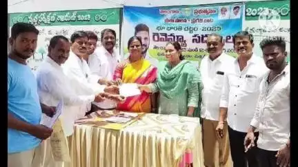 శామీర్‌పేట: అవుషాపూర్‌లో భూ భారతి రెవెన్యూ సదస్సులో రైతుల నుంచి వినతులు స్వీకరించిన అధికారులు