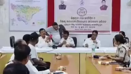 ଜଗତସିଂହପୁର: ଜିଲ୍ଲା ମୁଖ୍ୟ ସ୍ୱାସ୍ଥ୍ୟ କେନ୍ଦ୍ର ସମ୍ମିଳନୀ କକ୍ଷରେ ଅବକାରୀ ବିଭାଗ ପକ୍ଷରୁ ସ୍ୱାସ୍ଥ୍ୟ ଶିବିର ଆୟୋଜିତ