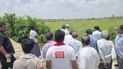 ಶೋರಾಪುರ: ಮಲ್ಲಾ.ಬಿ ಗ್ರಾಮದ ಆಂಜನೇಯ ದೇವಸ್ಥಾನದ ಬಳಿ ಕಲ್ಯಾಣ ಮಂಟಪ ನಿರ್ಮಾಣಕ್ಕೆ ಸ್ಥಳ ಪರಿಶೀಲಿಸಿದ ಸಚಿವ ದರ್ಶನಾಪುರ