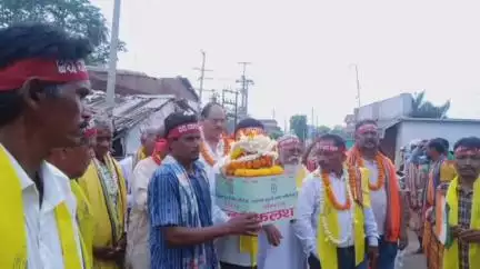 କଣ୍ଟାମାଳ: ଗିରିଗୋବର୍ଦ୍ଧନ ମନ୍ଦିର ଠାରେ ସହିଦ ମାଟିକୁ ଯାଦବ ସମାଜର ସ୍ୱାଗତ ସହ ବିଭିନ୍ନ ଗ୍ରାମ ପରିକ୍ରମା