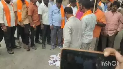 ಕೋಲಾರ: 'ಕಾಲ್ತುಳಿತ ಪ್ರಕರಣಕ್ಕೆ ಕಾಂಗ್ರೆಸ್ ಸರ್ಕಾರವೇ ನೇರ ಹೊಣೆ,' ನಗರದಲ್ಲಿ ಬಿಜೆಪಿ ಪ್ರತಿಭಟನೆ