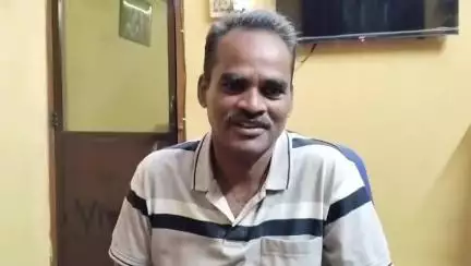 ದಾಂಡೇಲಿ: ನಗರದ ಜೆ.ಎನ್.ರಸ್ತೆಯ ಪುಸ್ತಕ ಮಳಿಗೆಯೊಂದರ ಕೌಂಟರ್‌ನಿಂದ ಕದ್ದ ಕಾರಿನ ಕೀ ಮಾಲಕರಿಗೆ ಮರಳಿಸಿದ ವ್ಯಕ್ತಿ!