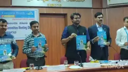 ಕಾರವಾರ: ಸಾಲ ಯೋಜನೆಗಳ ಕುರಿತು ಅರಿವು ಮೂಡಿಸಿ: ಜಿ.ಪಂ ಸಭಾಂಗಣದಲ್ಲಿ ಸಿಇಒ ಈಶ್ವರ್ ಕಾಂದೂ