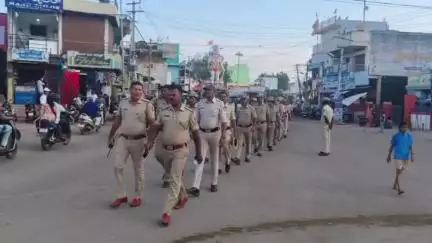 ಹೊಸಪೇಟೆ: ಬಕ್ರೀದ್ ಹಿನ್ನೆಲೆ ಹೊಸಪೇಟೆ ಪೊಲೀಸರಿಂದ ರೂಟ್ ಮಾರ್ಚ್