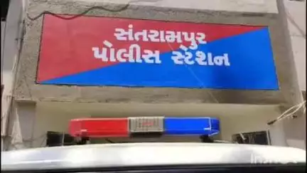 સંતરામપુર: તાલુકાના પોલીસ મથકમાં નોંધાયેલ મારામારીના ગુનામાં નાસતા ફરતા આરોપીને, લોકલ ક્રાઈમ બ્રાન્ચ દ્વારા ઝડપી પાડવામાં આવ્યો