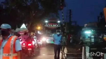 বারাসাত ১: বারাসাত জগদিঘাটা কাজীপাড়ায় চলছে ব্রিজের কাজ, যানজটের শিকার সাধারণ মানুষ #jansamasya