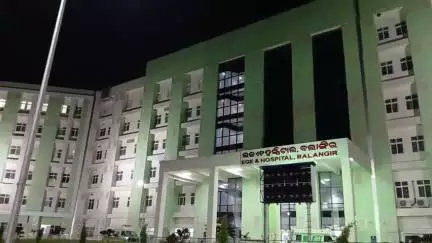 ବଲାଙ୍ଗୀର: ତାଲପଦର ଗ୍ରାମରେ ଯୁବତୀଙ୍କ ଦ୍ୱାରା କୀଟନାଶକ ପିଇ ଆତ୍ମହତ୍ୟା ଚେଷ୍ଟା, ଗୁରୁତର ଭବେ ମେଡ଼ିକାଲ୍ ରେ ଭର୍ତ୍ତି।