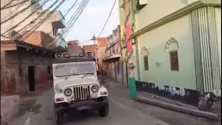 हथुआ: हथुआ थाना क्षेत्र में बकरीद को लेकर पुलिस ने किया फ्लैग मार्च
