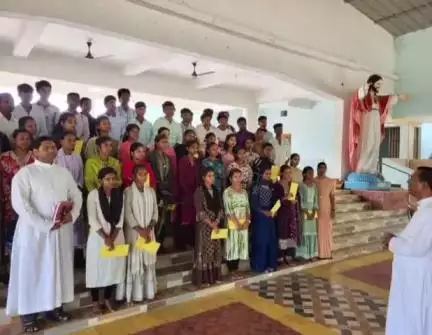 ମୋହନା: ବ୍ରହ୍ମପୁର ଧର୍ମପ୍ରଦେଶ ତରଫରୁ ମେଧାବୀ ଛାତ୍ର ଛାତ୍ରୀ ମାନଙ୍କୁ ସମ୍ମାନିତ