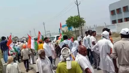 मानपुर: मानपुर वजीरगंज सड़क मार्ग पर कांग्रेस कार्यकर्ताओं ने ढोल नगाड़ों के साथ राहुल गांधी का किया स्वागत