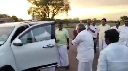 திருச்சுழி: எம் ரெட்டியாபட்டி பகுதியில் அதிமுக பூத் கமிட்டி பொறுப்பாளர்கள் நியமனம் தொடர்பான ஆலோசனை கூட்டம் நடைபெற்றது