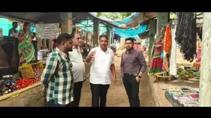 କୋରାପୁଟ ସହର: କୋରାପୁଟ ଦୈନିକ ବଜାର ସହ ଆମିଷ ବଜାର ବୁଲି ସ୍ଥିତି ଅନୁଧ୍ୟାନ କଲେ ମୁନସିପାଲଟି ନିର୍ବାହୀ ଅଧିକାରୀ ସହ ଚେୟାରମେନ