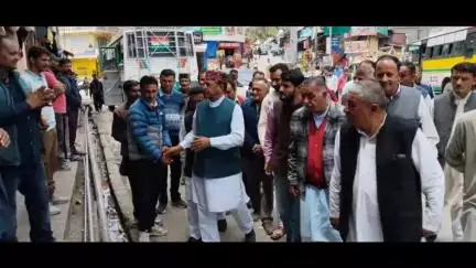 हरिपुरधार: भाजपा प्रदेश अध्यक्ष डॉ. राजीव बिंदल ने रेणुका दौरे पर नौराधार व हरिपुरधार में कार्यकर्ताओं से की चर्चा