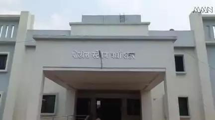 वर्धा: वंजारी चौक येथे इसमाची गळफास घेऊन आत्महत्या : शहर पोलिसात मर्ग दाखल