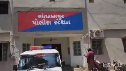 સંતરામપુર: શિમલીયા ગામે જમીનની બાબતમાં મારામારી કઈ પોલીસી 4 દાખલા તરીકે વધુ તપાસ કરી