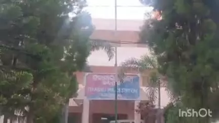 ଫୁଲବାଣୀ ସହର: ଟିକାବାଲି ଥାନାର ଅଞ୍ଚଳ ର ଜଣେ ବ୍ୟକ୍ତି ମଦ ବିକ୍ରି କରୁଥିବା ଅଭିଯୋଗ ରେ  ପୋଲିସ ଧରିବା ସହ ମଦ ଜବତ କରିଛି