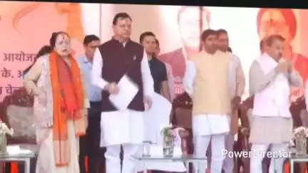 नैनीताल: सीएम धामी ने स्वर्गीय एनके आर्या स्मृति क्रिकेट कप प्रतियोगिता की ट्रॉफी शीला माउंट को सौंपी