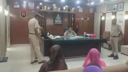 कासगंज: पुलिस अधीक्षक अंकिता शर्मा ने पुलिस कार्यालय पर की जनसुनवाई, निस्तारण के लिए दिए दिशा निर्देश