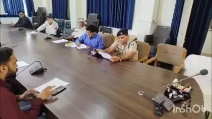 गुना नगर: पुलिस कंट्रोल रूम में यातायात, आरटीओ और निजी बस ऑपरेटरों की संयुक्त बैठक, यात्री सुरक्षा पर ज़ोर