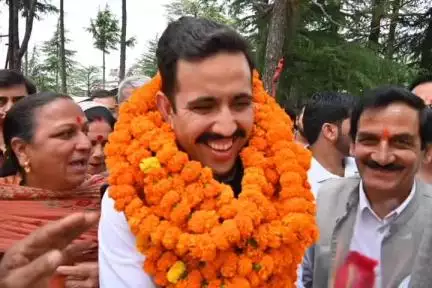 शिमला ग्रामीण: लोक निर्माण मंत्री विक्रमादित्य सिंह ने बनूटी में आयोजित रोजगार मेले में की शिरकत