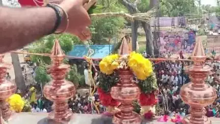 முசிறி: முசிறி அருகே மாங்கரைபேட்டை கிராமத்தில் ஒரே நாளில் ஒன்பது கோயில்களில் குடமுழுக்கு நடைபெற்றது