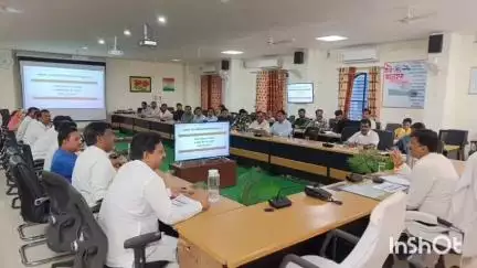 गुना नगर: कलेक्टर ने ज़िला कार्यालय में नगर पालिका के कार्यों की समीक्षा बैठक ली, दिए निर्देश