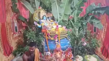 নন্দীগ্রাম ১: বৃন্দাবনচকে গ্রামবাসীদের নারায়ণ পূজার্চনা উপলক্ষ্যে নরনায়ন সেবায় আজ প্রসাদ গ্রহণ করলো প্রায় ৩হাজার ভক্ত