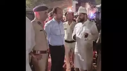 गया टाउन सीडी ब्लॉक: बकरीद पर्व की पूर्व संध्या पर SSP-DM के नेतृत्व में निकला फ्लैग मार्च, कर्बला के पास नागरिकों से किया संवाद