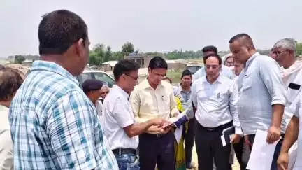 दरभंगा: जिलाधिकारी कौशल कुमार ने पश्चिमी कोसी तटबंध और कटाव स्थल का किया निरीक्षण