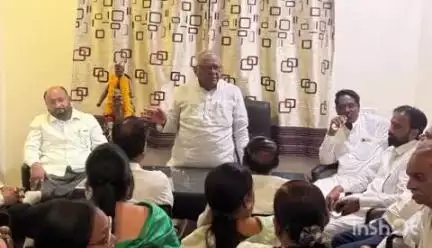 अकोट: लोहारी मार्गावर आमदार भारसाकडे यांच्या संपर्क कार्यालयात मुख्यमंत्र्यांच्या संभाव्य अकोलादौऱ्याबाबत नियोजन बैठक पार पडली