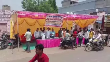 छबड़ा: भारत विकास परिषद छीपाबडौद ने निर्जला एकादशी पर दूध शरबत पिलाया