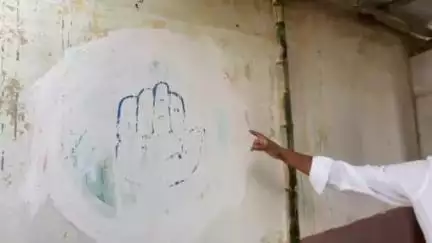 চণ্ডীতলা ২: ডানকুনিতে গভীর রাতে কংগ্রেসের পার্টি অফিসে দুষ্কৃতী তান্ডব, ভাঙ্গা হয়েছে দলীয় কার্যালয়, পোড়ানো হয়েছে দলীয় পতাকা