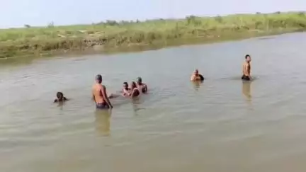 बख्तियारपुर: रवाइच ठाकुरबाड़ी के सामने गंगा नदी में डूबे युवक का शव गोताखोरों द्वारा बरामद