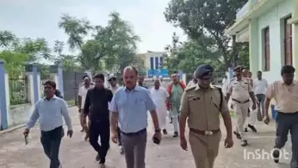 कहरा: डीएम व एसपी ने ईवीएम व वीवीपेट वेयरहाउस का किया निरीक्षण, राजनीतिक दलों के प्रतिनिधि भी शामिल