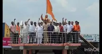 देऊळगाव राजा: शिवराज्याभिषेक सोहळा दिनानिमित्त छत्रपती शिवाजी महाराज स्मारक येथे माजी आ डॉ खेडेकर यांचे अभिवादन