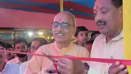 मोतिहारी: जिले के मच्छरगावा हनुमान मंदिर प्रांगण में आयोजित विष्णु महायज्ञ में भाजपा के पूर्व विधायक शामिल हुए