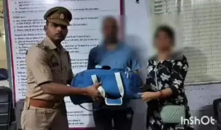 आगरा: महाकौशल एक्सप्रेस ट्रेन में पुलिस को मिला आभूषणों का बैग, मालिक को खोजकर आगरा कैंट रेलवे स्टेशन पर किया सुपुर्द