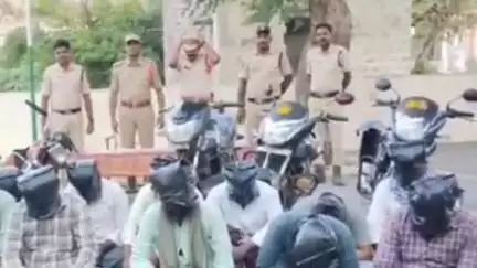 మంత్రాలయం: పెద్ద బొంపల్లి గ్రామ శివారులోని ఆంజనేయ పొలం వద్ద పేకాట ఆడుతున్న 15 మందిని అరెస్ట్ చేసిన పోలీసులు
