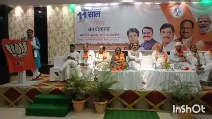 आरोन: गुना: भाजपा सरकार के 11 साल पूरे होने पर निजी होटल में जिला कार्यशाला, भाजपा पदाधिकारी हुए शामिल