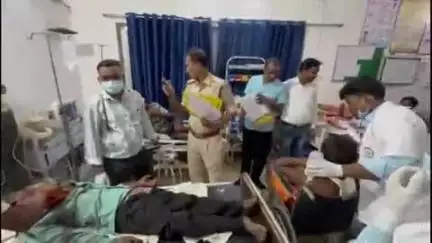 राजिम: पिकअप वाहन ने पेड़ से टकराई, एक की मौत और तीन घायल, मोहेरा पुल के आगे रायपुर रोड पर हुआ हादसा