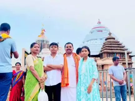दंतेवाड़ा: दन्तेवाड़ा जिपं अध्यक्ष ने उड़ीसा के जगन्नाथ मंदिर में दर्शन व पूजा अर्चना कर क्षेत्र की सुख-समृद्धि की की कामना