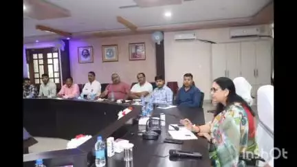 सिमडेगा: सिमडेगा समाहरणालय में नशा मुक्त भारत अभियान के तहत जिला प्रशासन द्वारा जनजागरूकता
