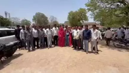 ડીસા ગામ પંચાયતની સામાન્ય ચૂંટણીમાં મામલતદાર કચેરી ખાતે ઉમેદવારો ફોર્મ ભર્યા   મહીલાઓ પણ  મેદાનમાં
