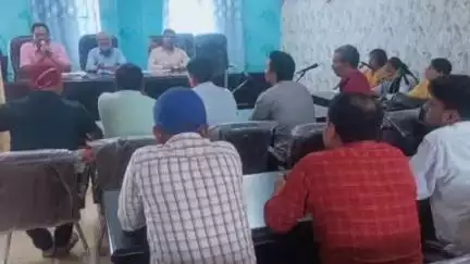 जयनगर: लदनियां के अंचल कार्यालय के सभागार में एक दिवसीय प्रशिक्षण का आयोजन किया गया