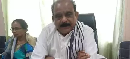 दंतेवाड़ा: बस्तर प्राधिकरण के पूर्व अध्यक्ष लख़ेश्वर बघेल ने युक्तियुक्तकरण को लेकर भाजपा पर साधा निशाना