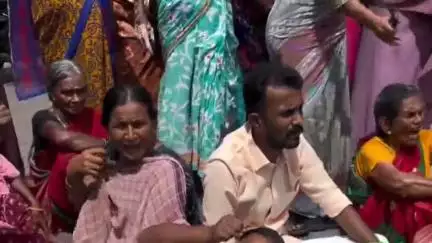 പാലക്കാട്: വെള്ളമില്ല,പാലക്കാട് തിരുനെല്ലായിൽ കുടങ്ങൾ നിരത്തി പ്രതിഷേധം #localissue