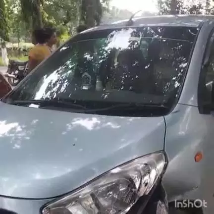 नरपतगंज: नरपतगंज बस स्टैंड के समीप एनएच पर आल्टो कार की ठोकर से बाइक सवार घायल हुए
